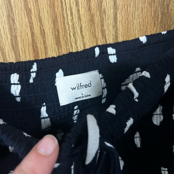 Aritzia patterned crop top - Picture 2 of 2